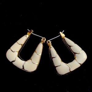 Vintage 1970s Enameled Gold‎ Tone & Cream Square Hoop Earrings